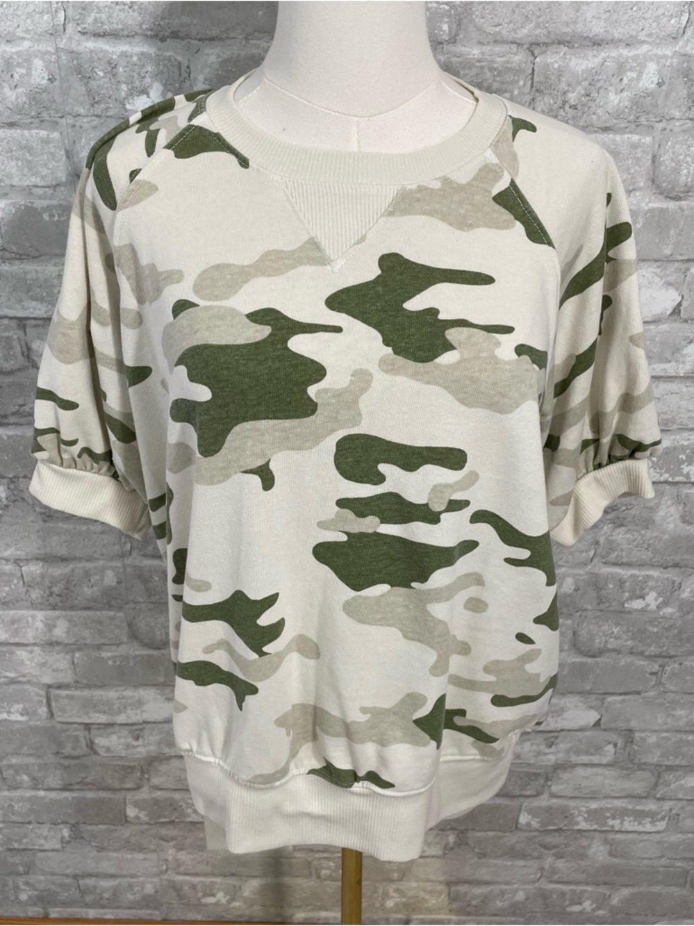 Sundry Camo Puff Sleeve Shirt